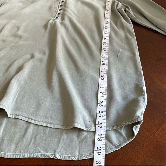 A.n.a. | Olive Green V-Neck Buttoned Tunic Blouse - Picture 8 of 9
